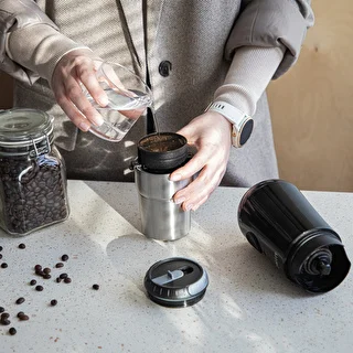 Kaffekvarn - elektrisk, med kvarnstenar, med bryggare och mugg – photo 17