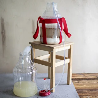 Lätt, okrossbart vinkärl med bärremmar, 10 L – photo 16