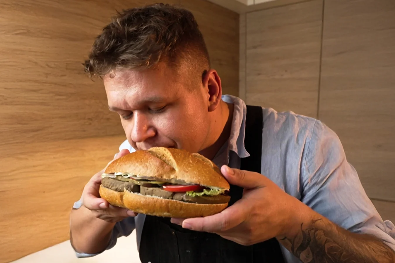 Vegansk pastej av kikärter och torkade svampar - enkelt recept i skinkkokare