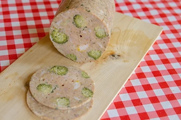 Pålägg från skinkkokare med broccoli