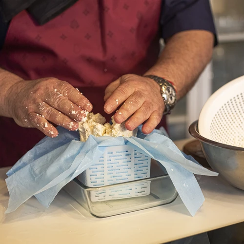 Kvadratisk ostform 11 x 11 x 8,5 cm för 500 g - 2