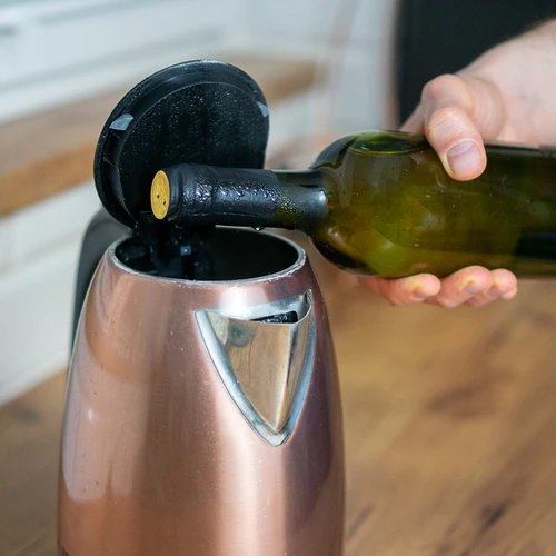 Svarta hättor med perforering fi31mm 100st. - 3