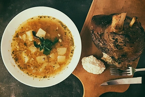 Ärtsoppa med fläsklägg