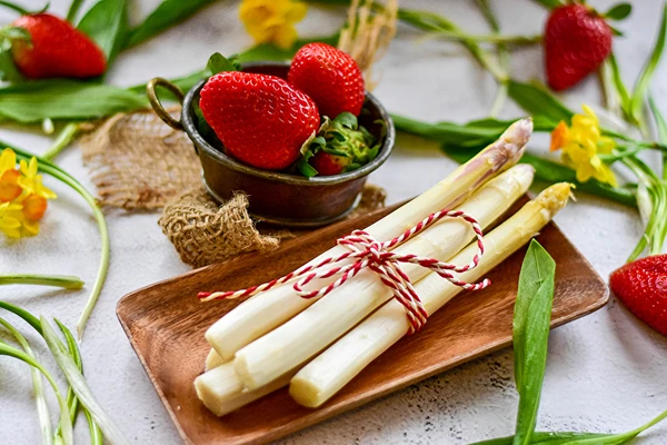 Hur tillagar man vit sparris?