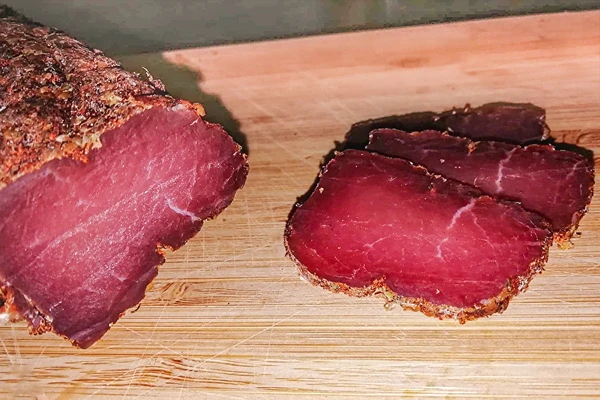 Lufttorkad fläskfilé med örter