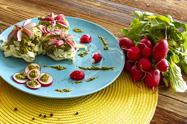 Pesto på rädisblad