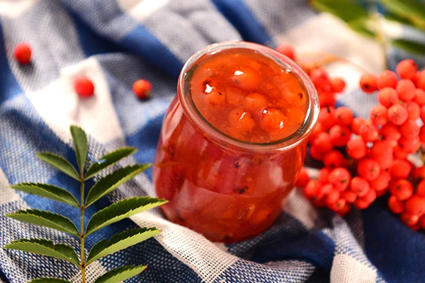 Rönnbärskonfityr – perfekt till kött