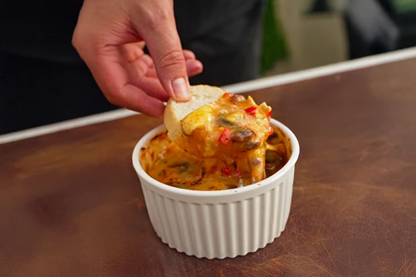 Smältande camembert med persikosylt