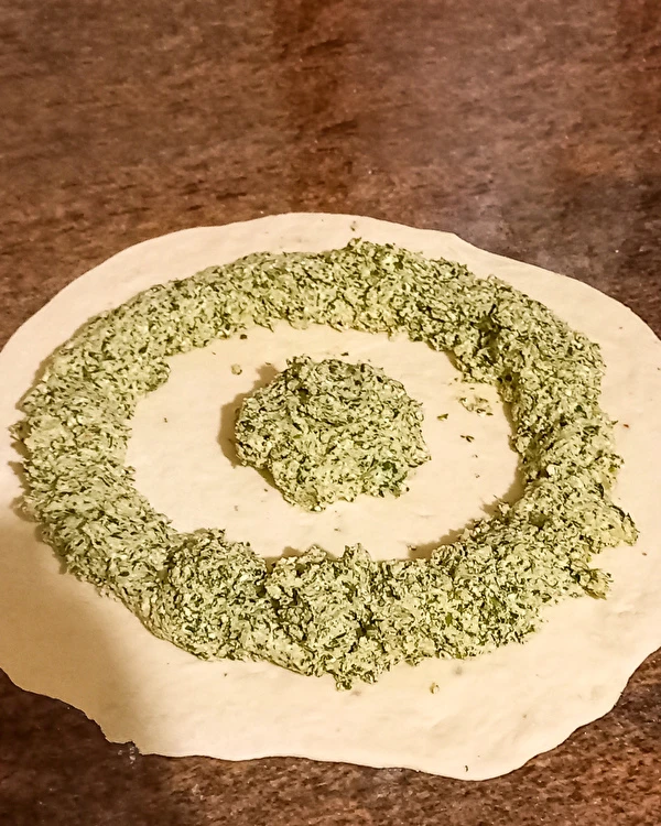 Spenatstjärna av jästdeg