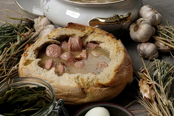 Traditionell gammalpolsk żurek