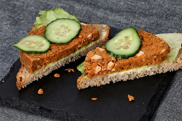 Vegansk "mortadella" i skinkkokare