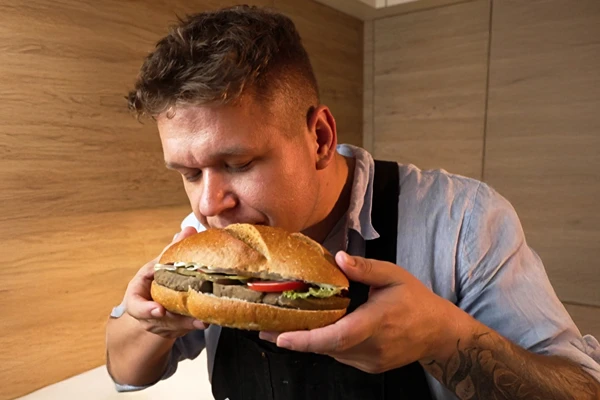 Vegansk pastej av kikärter och torkade svampar - enkelt recept i skinkkokare