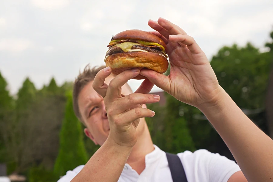 Browin Przepiśnik - Burgare med bananketchup, bacon och whiskymajonnäs