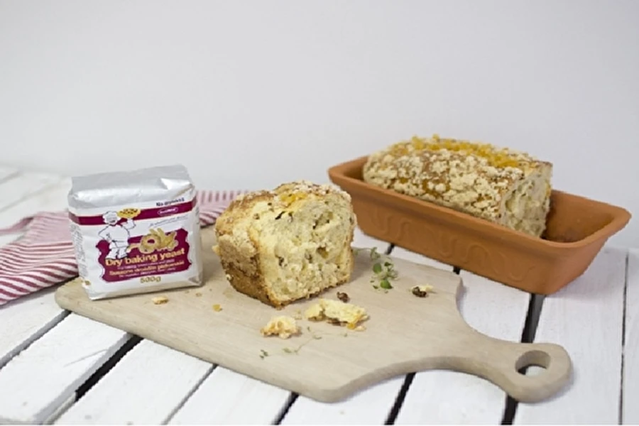 Browin Przepiśnik - Hembakad jästkaka med vinbär och smuldeg