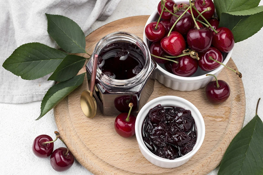 Hemlagad surkörsbärssylt