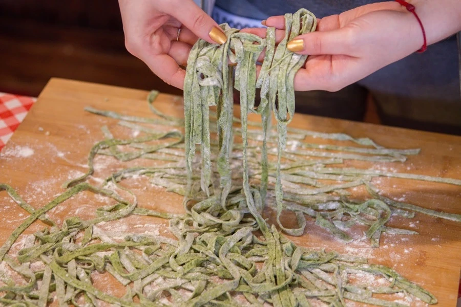 Browin Przepiśnik - Spenatpasta med kvarg och bacon