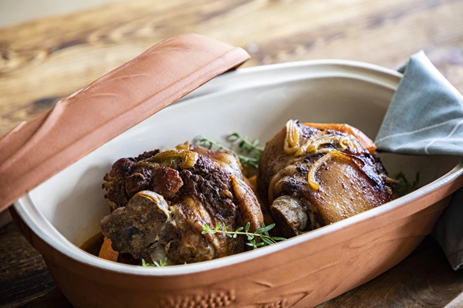 Ugnsbakad fläsklägg